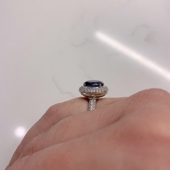 Blue Cubic Zirconia Ring, size 6 - Picture 3 of 4